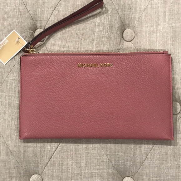 Michael Kors Handbags - Michael Kors Wristlet